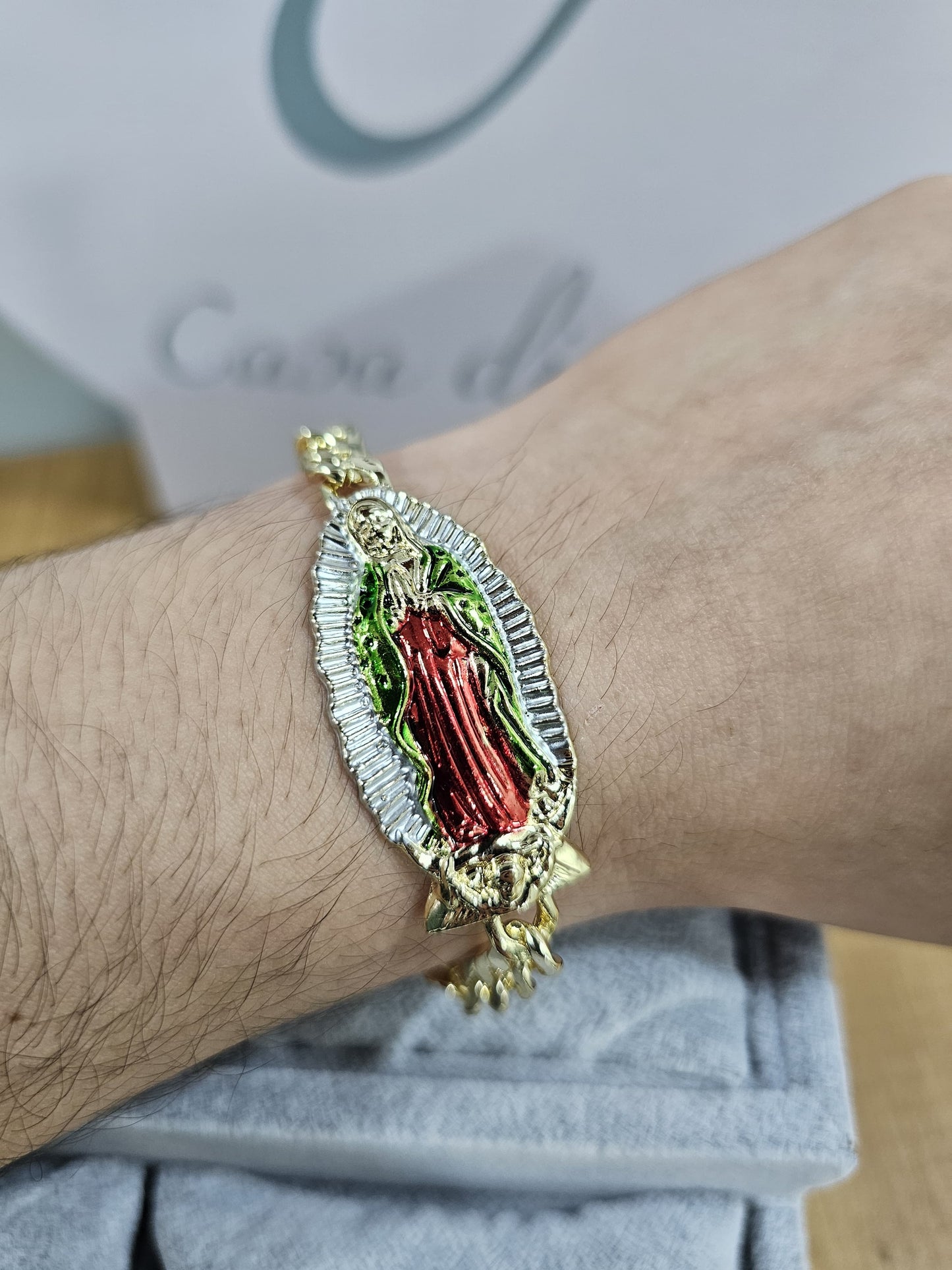 Pulsera Cubana con la Virgen Oro Laminado