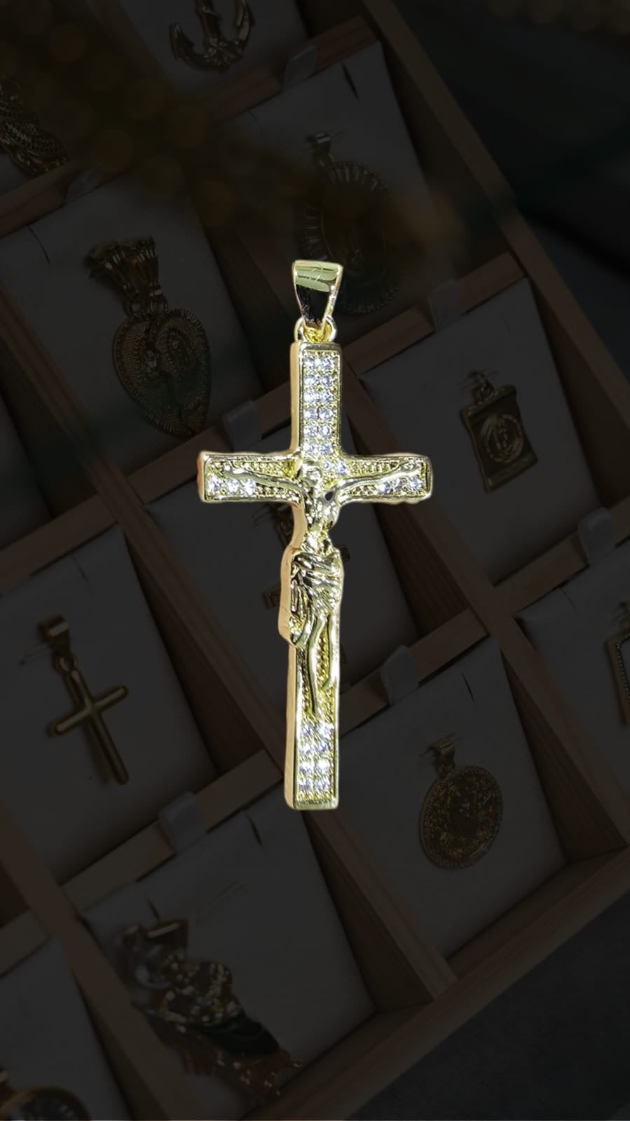 Dije cruz con Cristo 3.5cm Oro Laminado