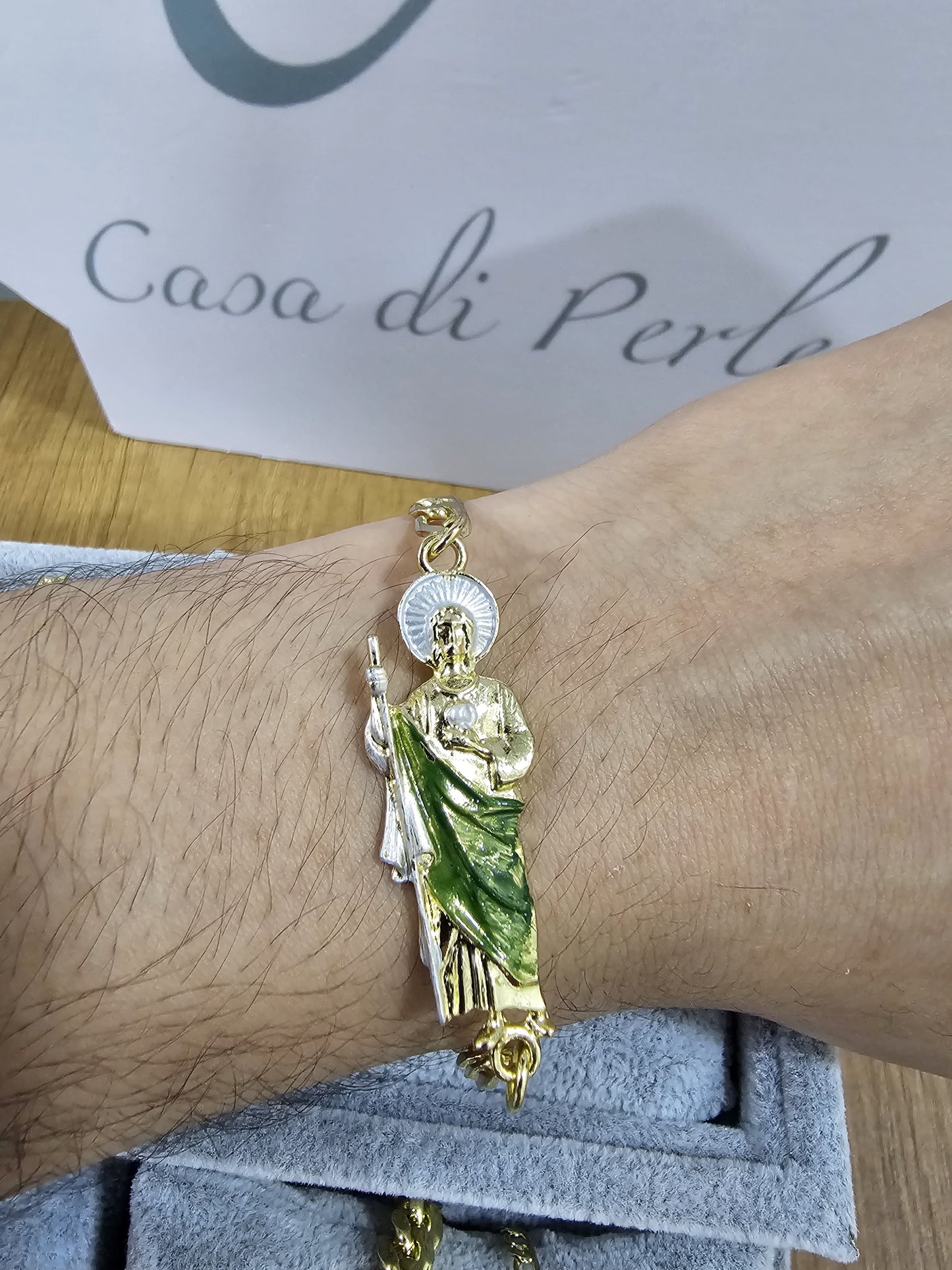 Pulsera Figaro Oro Laminado con dije San Judas de Tadeo